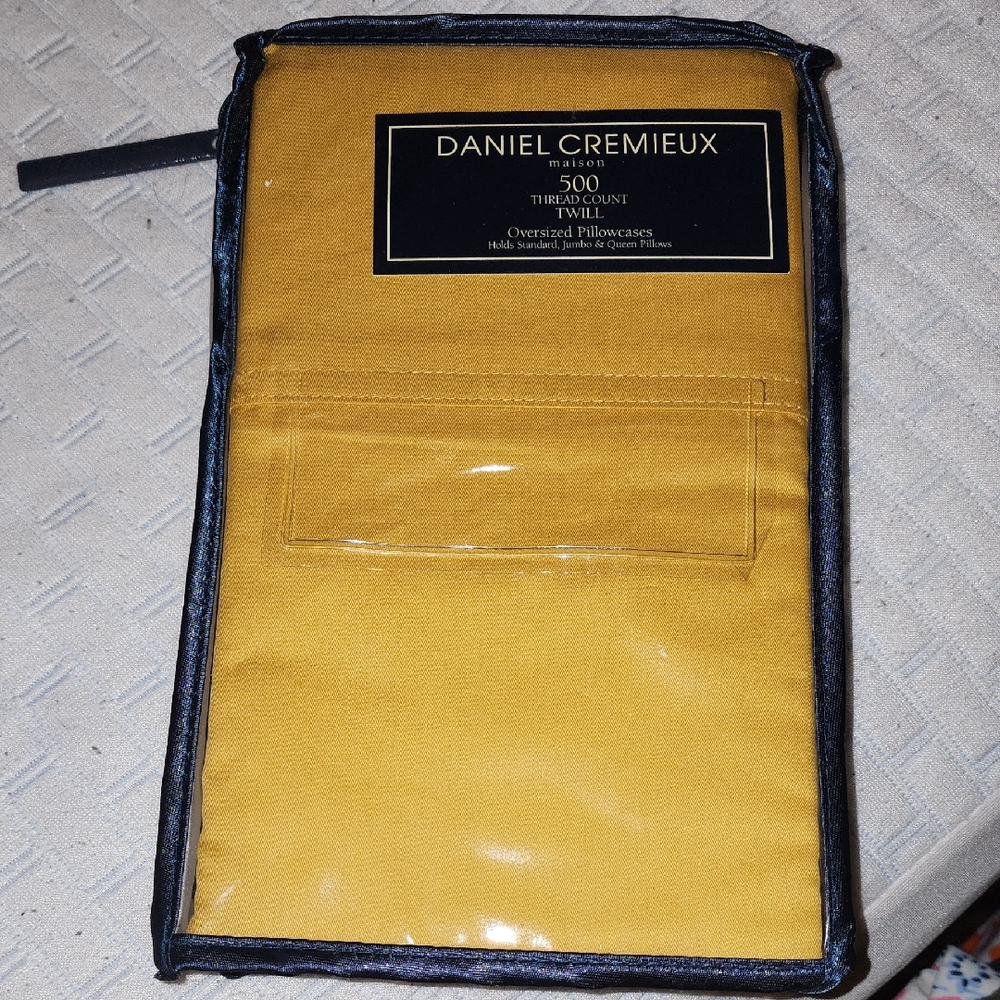 Daniel Cremieux 500 Thread Count Pillowcases, Throw Pillow. NWT